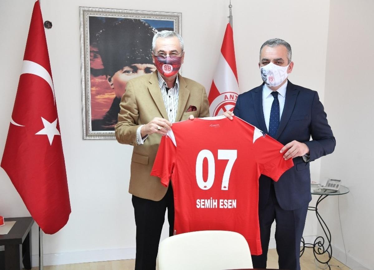 Başkan Esen Antalyaspor Kul&uuml;b&uuml; Derneği&rsquo;ne &uuml;ye oldu