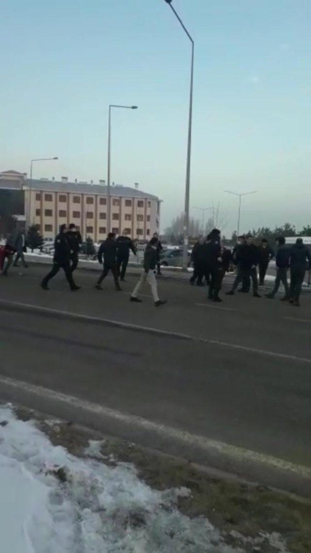 Erzurum’da minibüs şoförlerinin taşlı sopalı kavgası: 9 yaralı