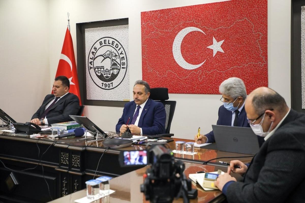 &lsquo;Başkan Beyaz Masada&rsquo; sosyal medyadan s&uuml;r&uuml;yor