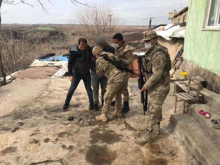 Eşini öldürüp çocuklarını yaraladıktan sonra kaçan zanlı ahırda yakalandı G5