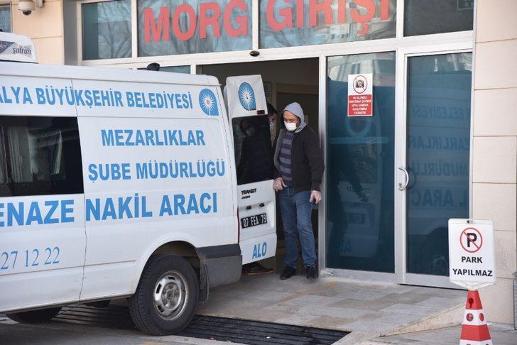 Falezlerden düşerek ölen kadın, aynı gün oğlunun mezarına gitmiş G1