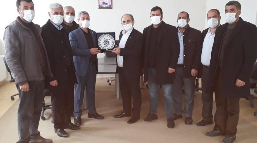 Hizmet-İş Sendikasından Başkan &Ouml;meroğlu&rsquo;na plaket