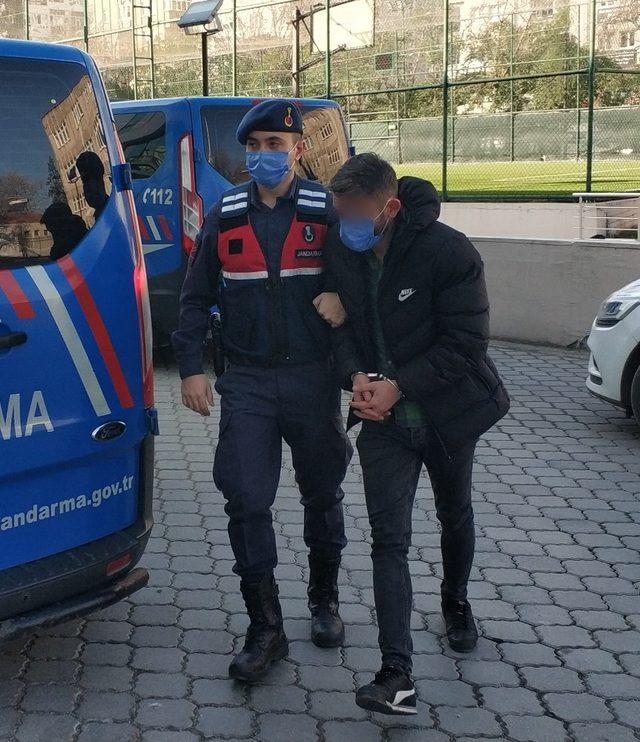 Samsun’da 555 uyuşturucu hapla yakalanan 2 kişi gözaltına alındı 1