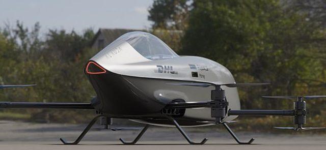 Dünyanın ilk uçan elektrikli yarış otomobili görücüye çıktı