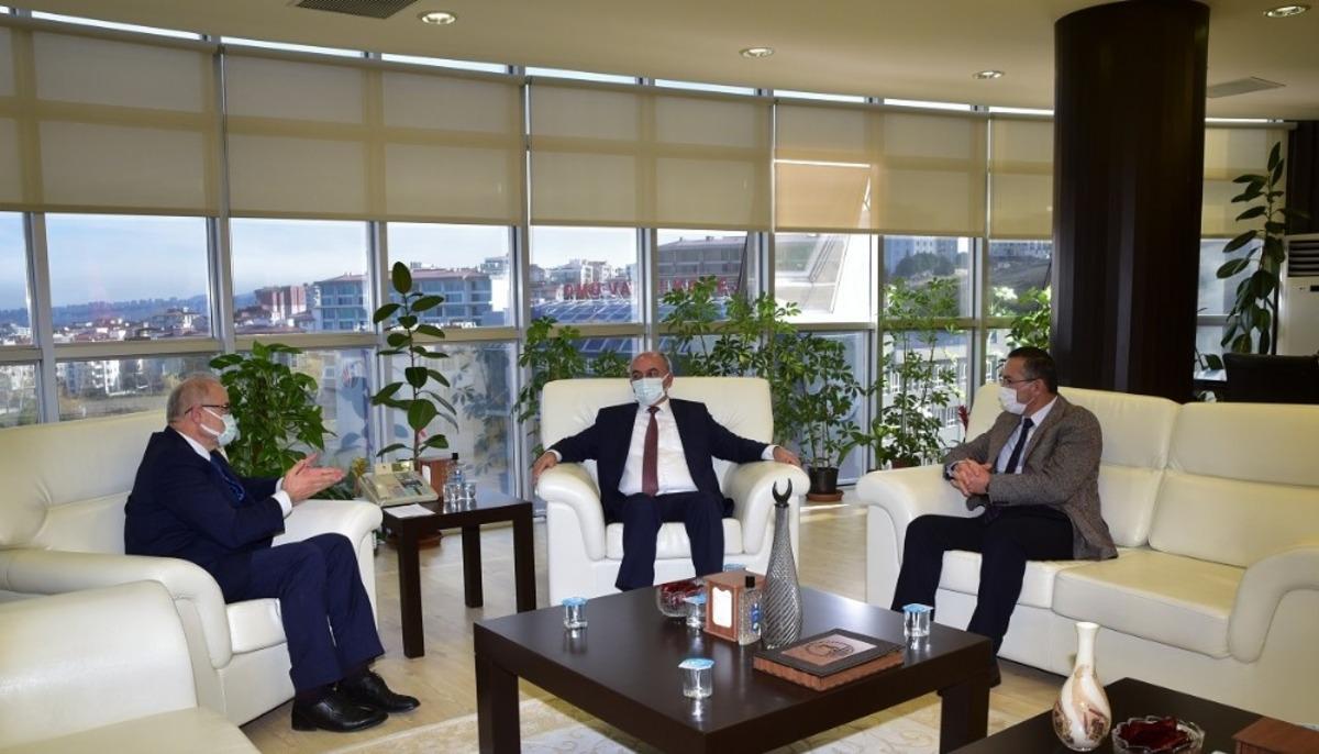 &Uuml;&ccedil; &uuml;niversiteden iş birliği