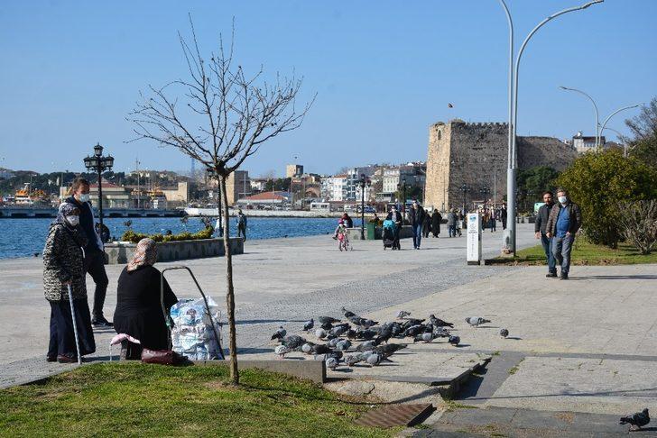Sinop’ta güneşi gören kendini sokağa attı G2