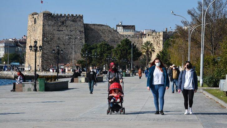 Sinop’ta güneşi gören kendini sokağa attı G4