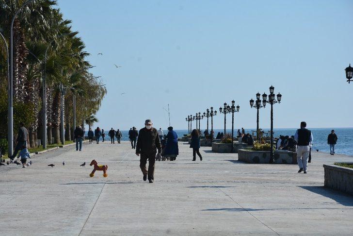 Sinop’ta güneşi gören kendini sokağa attı G5