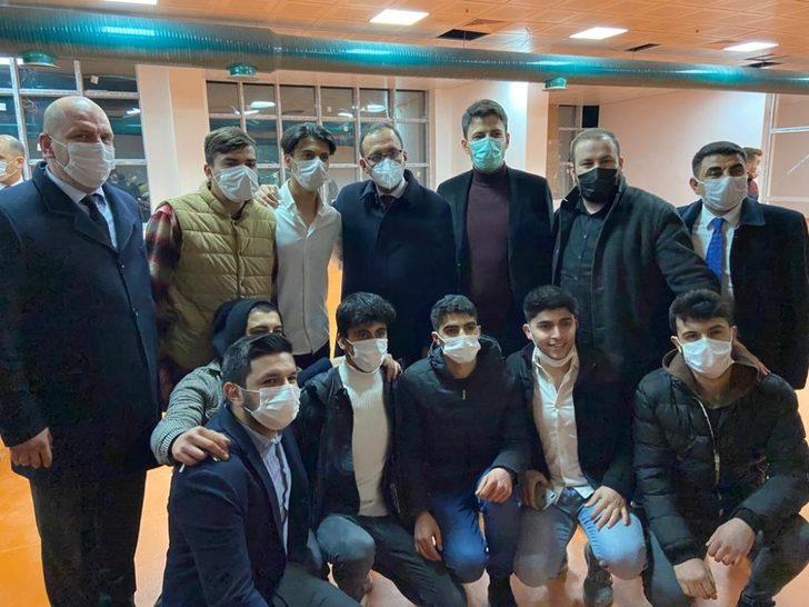 Bakan Kasapoğlu, Bozüyük Kapalı Spor Salonunda incelemelerde bulundu G2