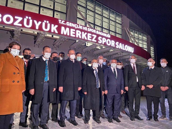 Bakan Kasapoğlu, Bozüyük Kapalı Spor Salonunda incelemelerde bulundu G4