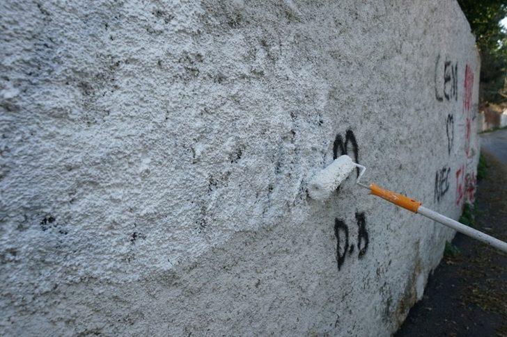 Gençler yazıyor, belediye siliyor G4