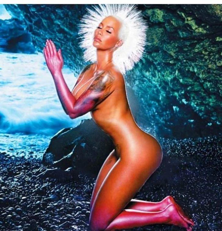 Instagram'a damga vuran 20 çıplak ünlü G4