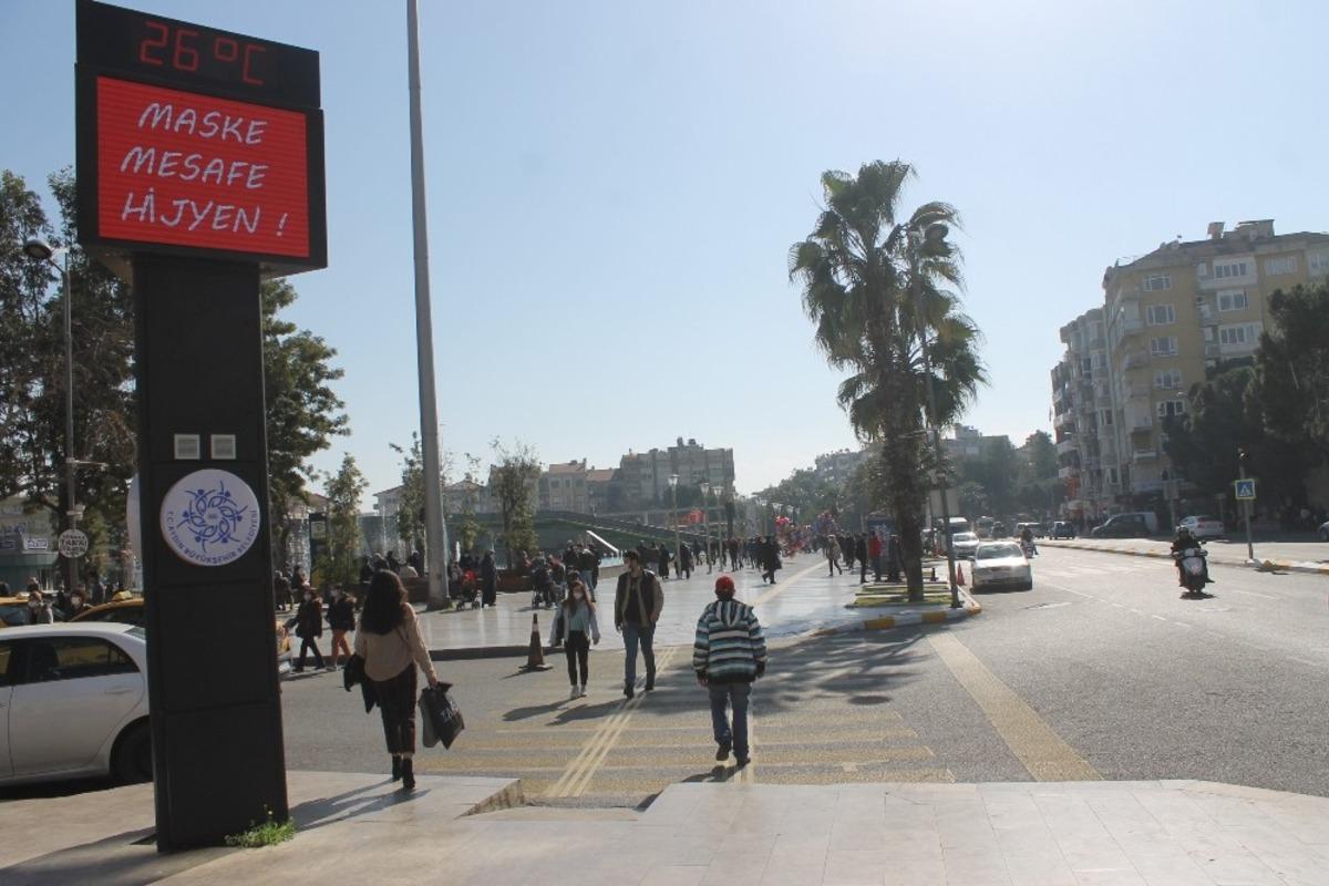 Aydın&rsquo;da g&uuml;neşi g&ouml;ren kendini dışarıya attı