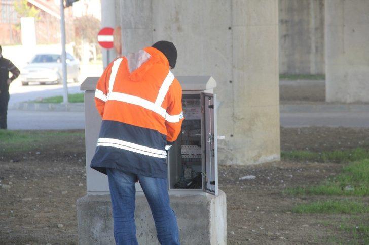 Sinop’ta kazada hasar gören trafik lambası değiştirildi G2
