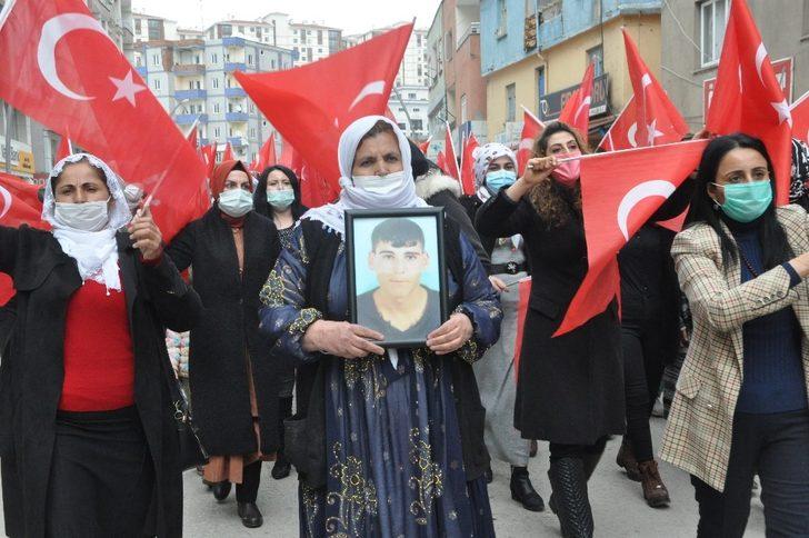 Evlat nöbetindeki Şırnaklı anneler çocuklarını HDP’den istiyor G4