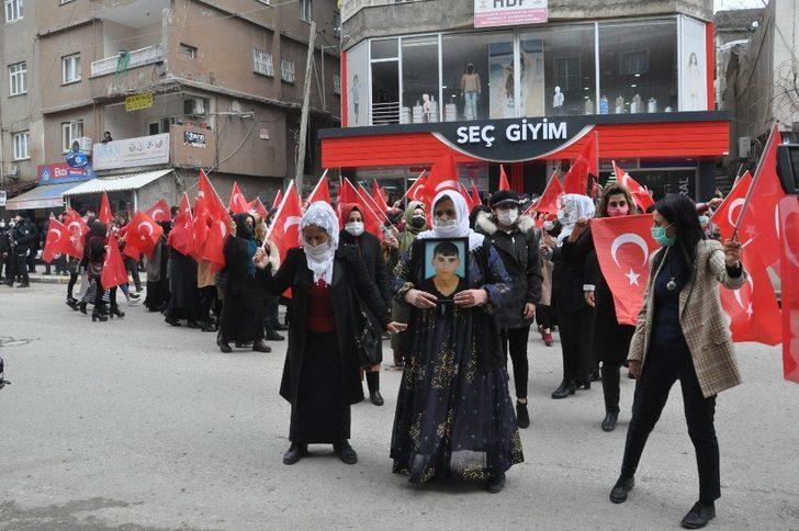 Evlat nöbetindeki Şırnaklı anneler çocuklarını HDP’den istiyor G5