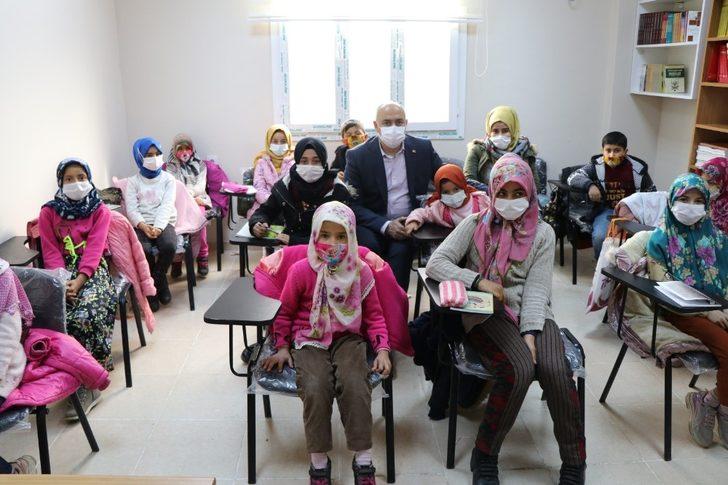 Gençlik merkezindeki kursiyerleri ziyaret etti G3