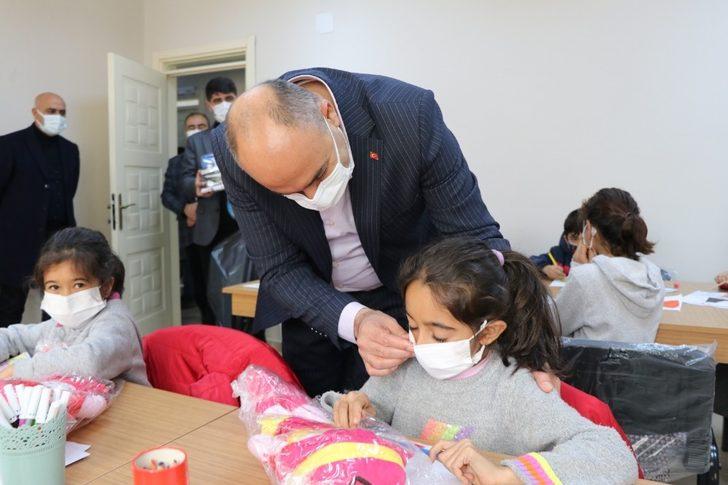 Gençlik merkezindeki kursiyerleri ziyaret etti G4