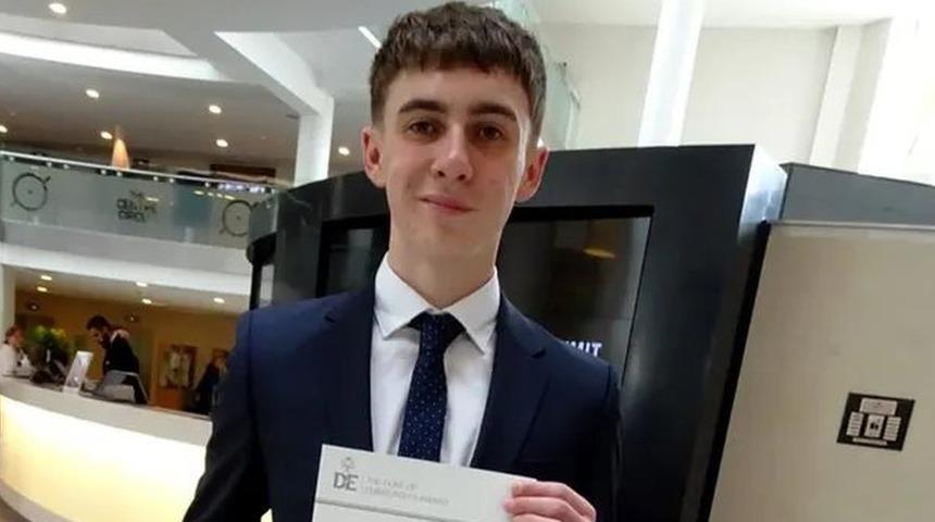 Kovid: 11 ay sonra komadan uyandı, hastanede iki kez koronavirüse yakalandı, salgını bilmiyor