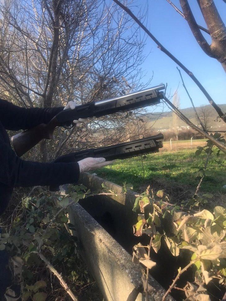 Pompalı tüfekle kuyumcuyu soyan kar maskeli 2 kişi 5 saat içinde yakalandı G4