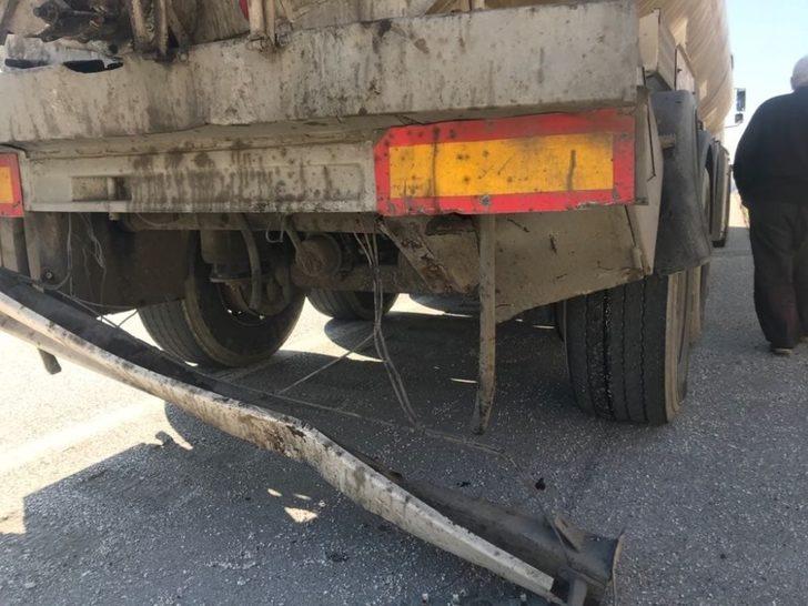 Otomobil tankere arkadan çarptı: 1 ölü, 1 yaralı G1