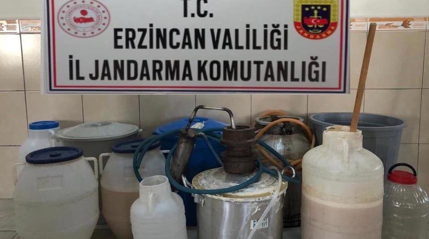 Erzincan&rsquo;da 205 litre sahte alkol ele ge&ccedil;irildi