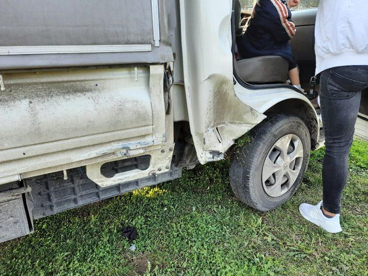 Kazada savrulan otomobil yayaya çarptı: 3 yaralı G3