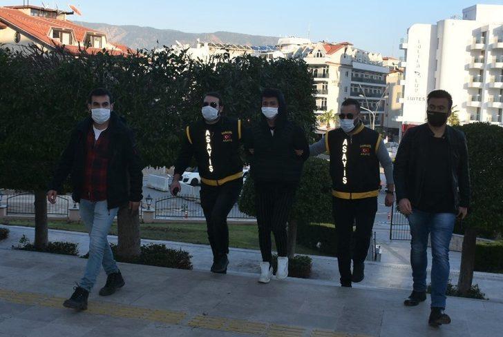 Babasını kalbinden bıçaklayıp öldürmüştü, tutuklandı G1