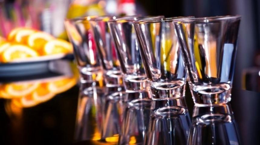 CHP'li Atıcı: Hakikaten yiğitseniz, delikanlıysanız çıkın deyin ki bu ülkede alkol yasaktır