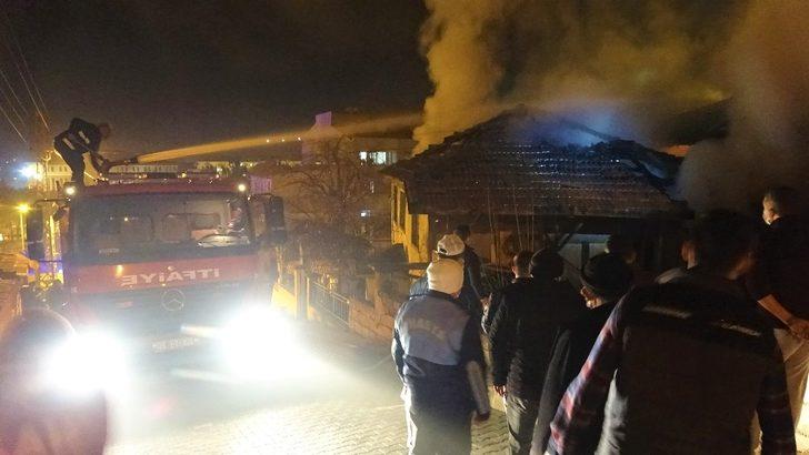 Amasya’da 2 ev alevlere teslim oldu G2