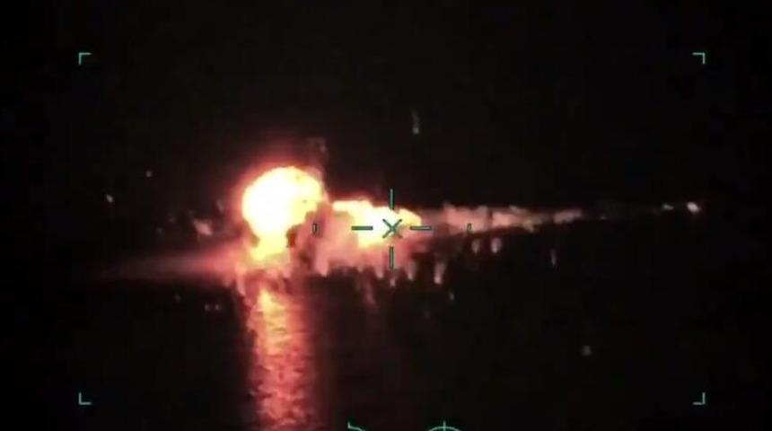 Milli gemi savar füze 'Atmaca' hedefi imha etti