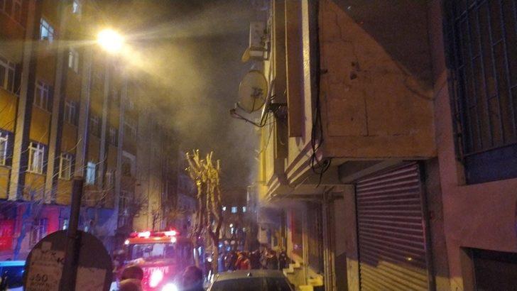 Esenler’de korkutan yangın: Mahsur kalan 30 kişi tahliye edildi G4