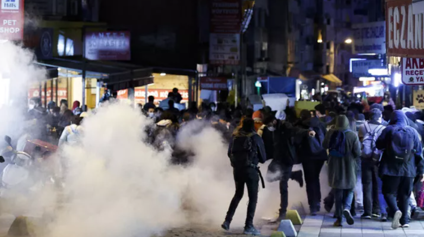 Kadıköy'de 'Boğaziçi' eylemlerinde gözaltına alınan 2 kişi tutuklandı