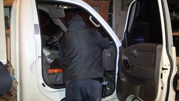 Cevizler arasında yarım kilogram bonzai ele geçirildi G3