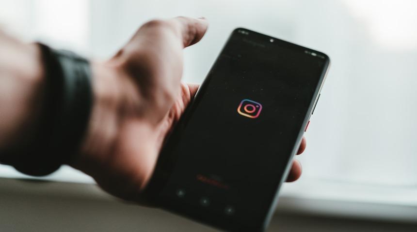 TikTok'a benzeyecek: Instagram hikayelerde dikey akış için çalışıyor!