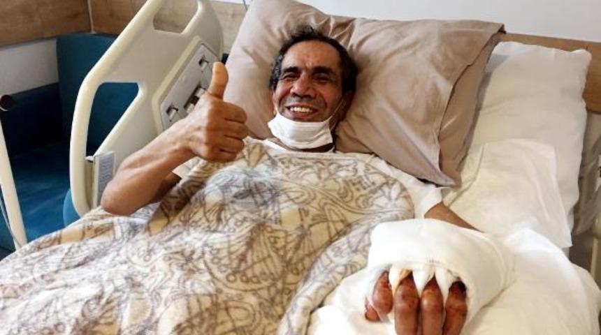 Kopan elini poşete koyup hastaneye gitti, 10 saatte dikildi