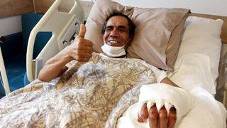 Kopan elini poşete koyup hastaneye gitti, 10 saatte dikildi