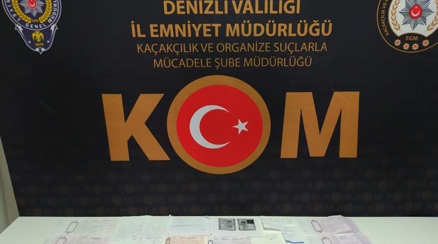 21 kişiyi dolandıran tefecinin evinden y&uuml;kl&uuml; meblağda senet &ccedil;ıktı