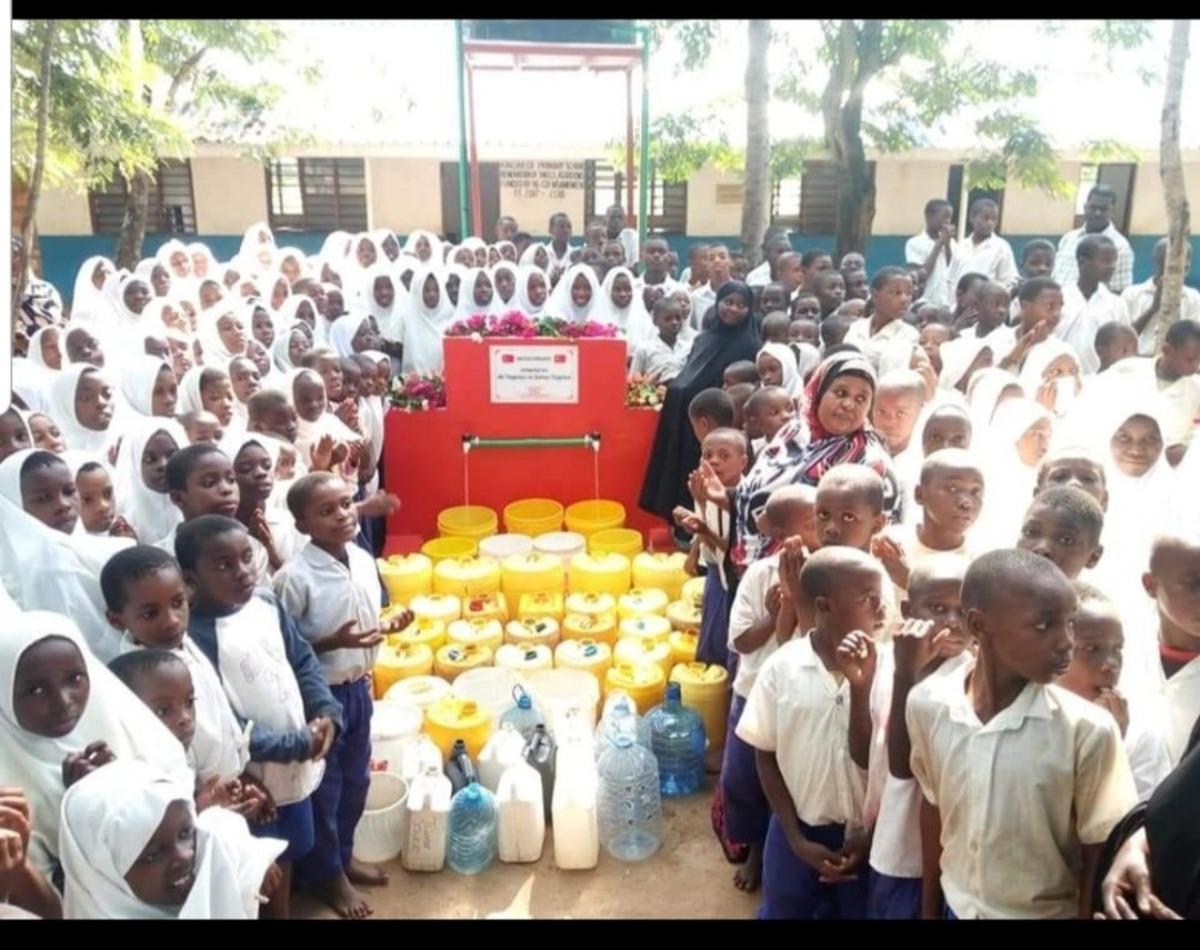 Yetiş Bacım Derneği Afrika&rsquo;da 12. su kuyusunu a&ccedil;tırdı