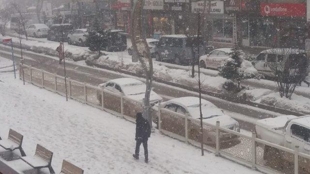 Hakkari’de kar ve sis etkili oldu