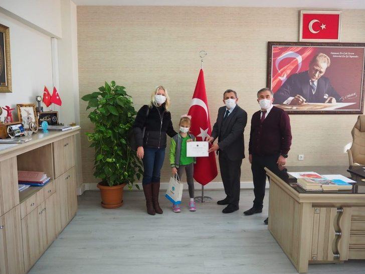 Yarışmada dereceye giren öğrencilere ödülleri verildi G4