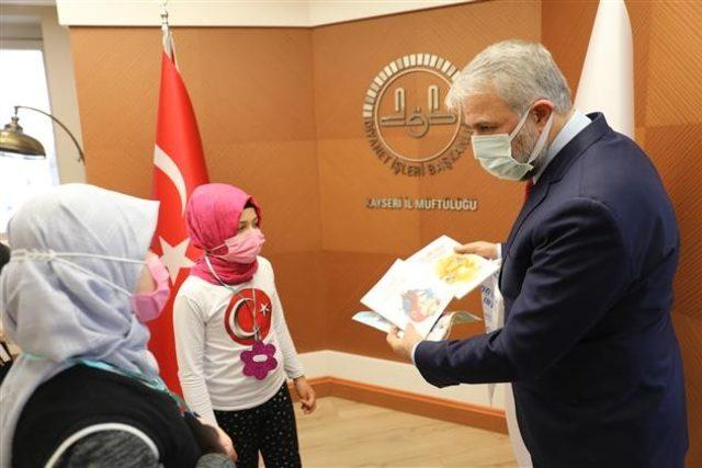 Türkiye Diyanet Vakfı’na en anlamlı destek minik öğrencilerden geldi