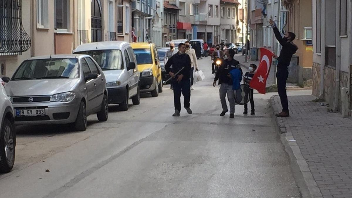 Davul zurna eşliğinde sokak sokak gezip para topladılar