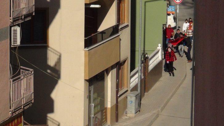 Davul zurna eşliğinde sokak sokak gezip para topladılar G5