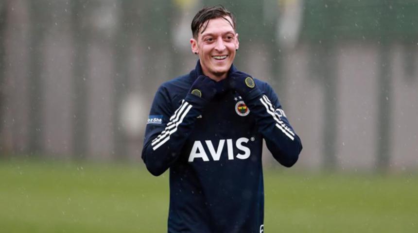  Mesut Özil'in ilk derbisi