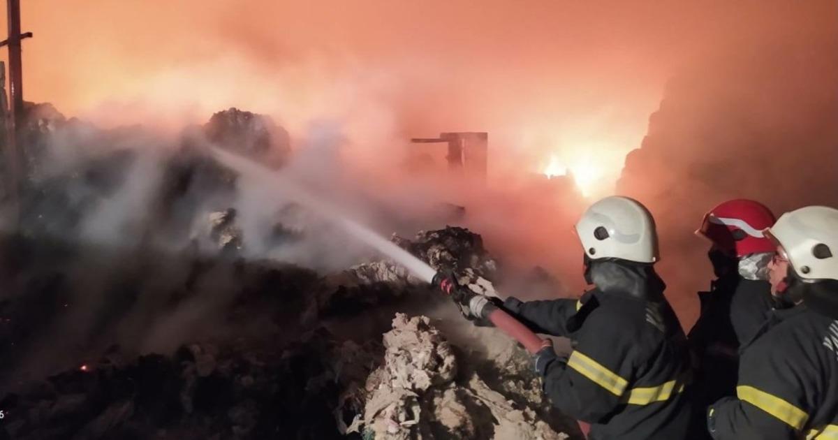 Kahramanmaraş&rsquo;ta depodaki 5 kamyon pamuk yandı