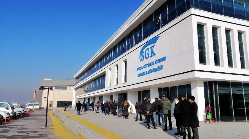 Vatandaşın &rsquo;kuyruk&rsquo; isyanı