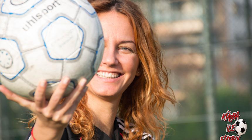 T&uuml;rkiye'nin ilk online futbol okulunu bir kadın kurdu: K&uuml;bra ile Futbol