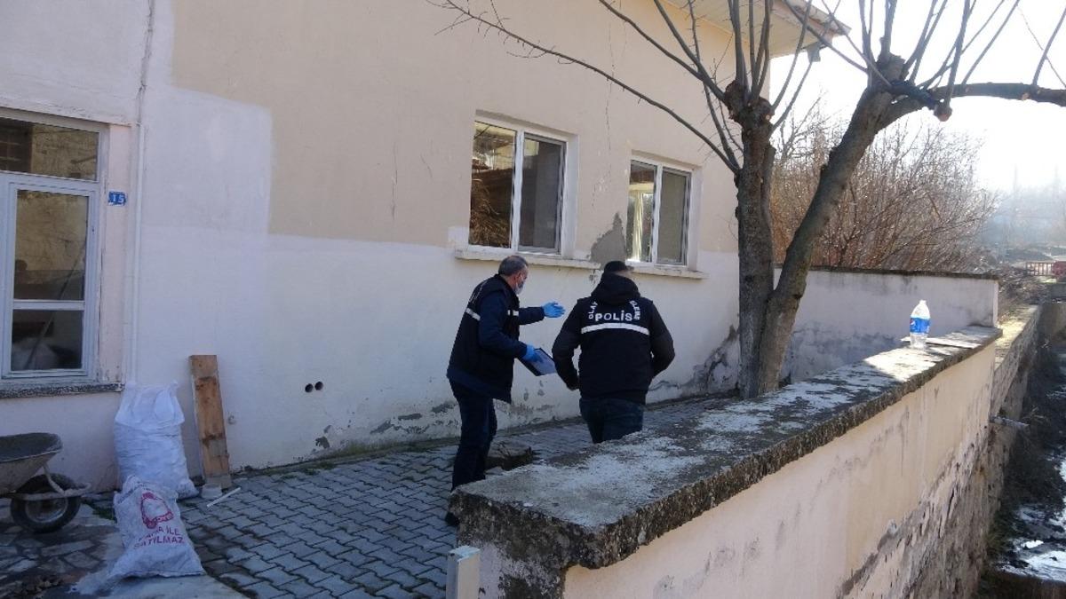 Cami tadilatını yapan iş&ccedil;i y&uuml;ksekten d&uuml;şerek yaralandı