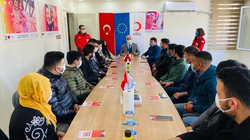 Saygılı: "Kızılay 2030 hedefine g&ouml;n&uuml;ll&uuml;ler ile y&uuml;r&uuml;yor"